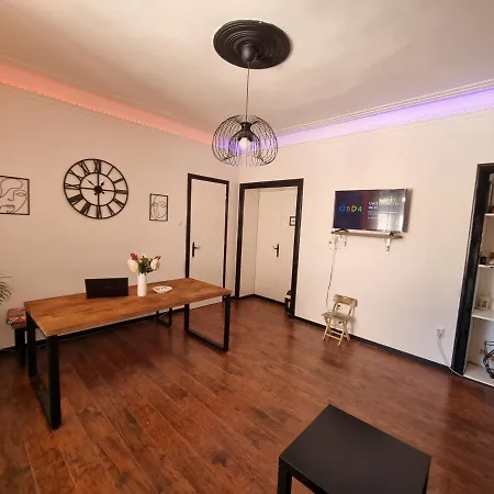 Downtown And 호스텔 *