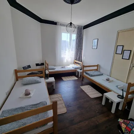 Albergue Downtown And *