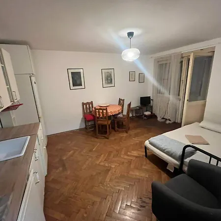 호스텔 Downtown And *