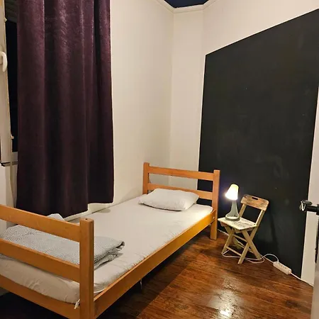 Auberge de jeunesse Downtown And *