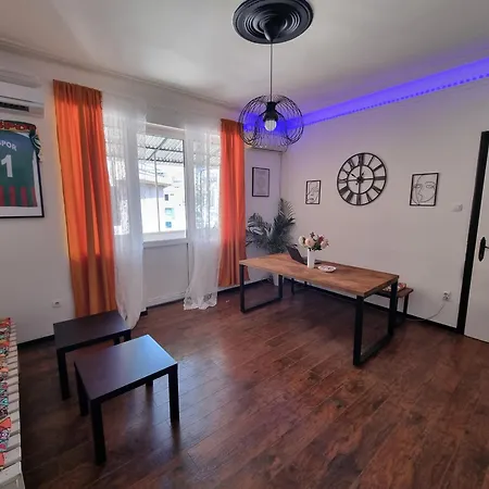 호스텔 Downtown And *