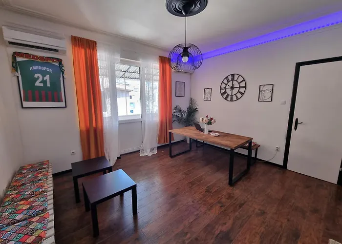 Hostel Downtown Hostel&apartments *